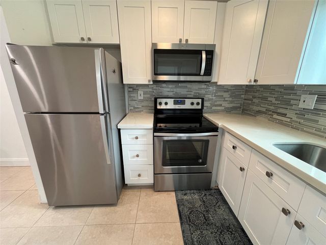 2100 NE 38th St 128, Lighthouse Point, FL 33064