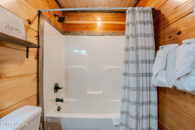 2043 Eagle Feather Drive, Sevierville, TN 37876