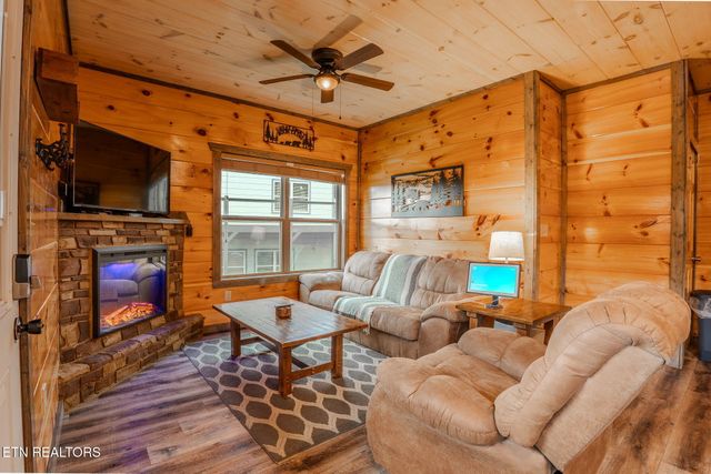 2043 Eagle Feather Drive, Sevierville, TN 37876