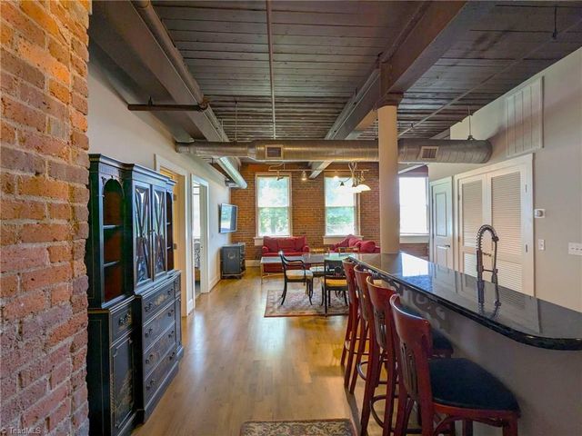 836 Oak Street 304, Winston-salem, NC 27101