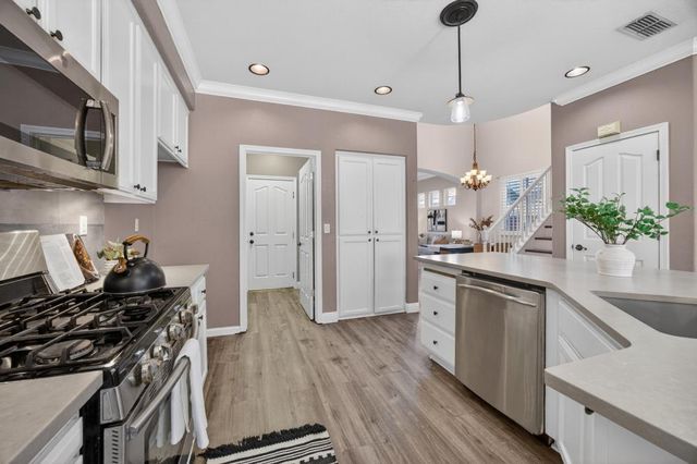 139 Ainger Cir, Sacramento, CA 95835