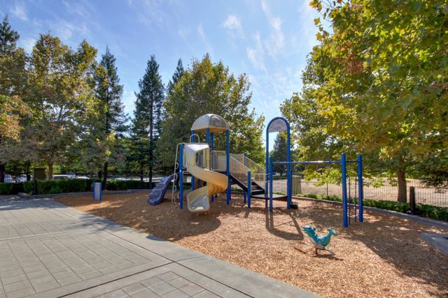 139 Ainger Cir, Sacramento, CA 95835