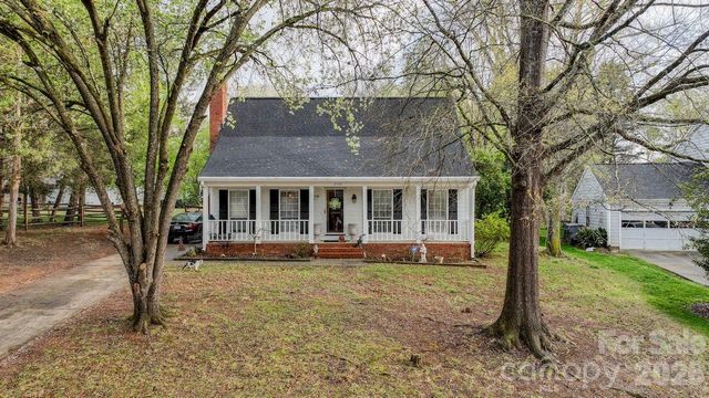 8908 Golf Ridge Drive, Charlotte, NC 28277