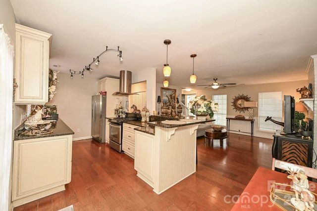 8908 Golf Ridge Drive, Charlotte, NC 28277