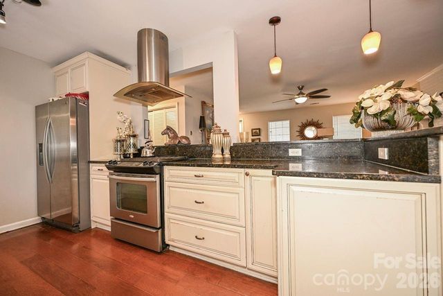 8908 Golf Ridge Drive, Charlotte, NC 28277