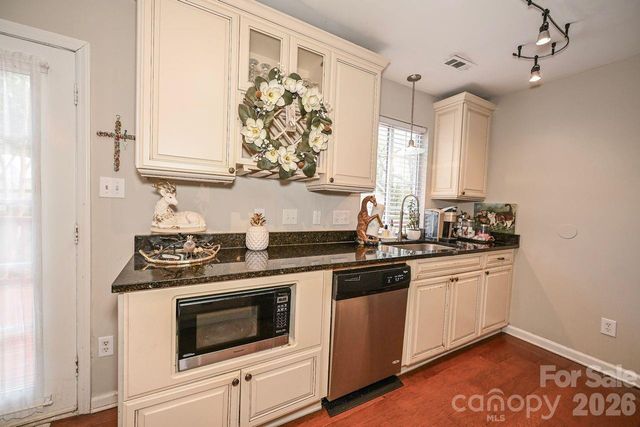 8908 Golf Ridge Drive, Charlotte, NC 28277