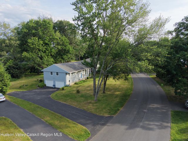 19 Shetland Drive, Delmar, NY 12054