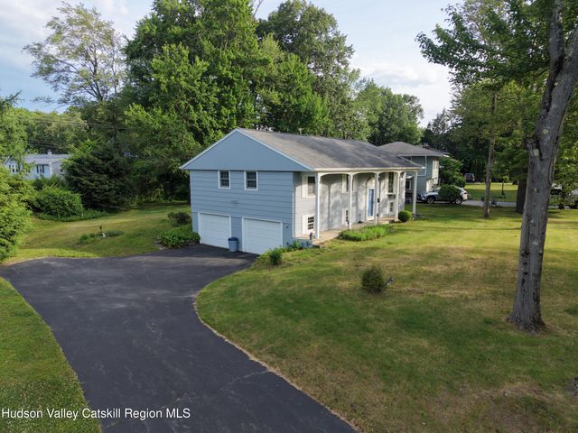 19 Shetland Drive, Delmar, NY 12054