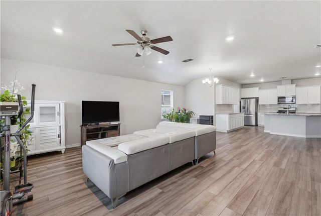 7321 Adler Dr, Corpus Christi, TX 78414