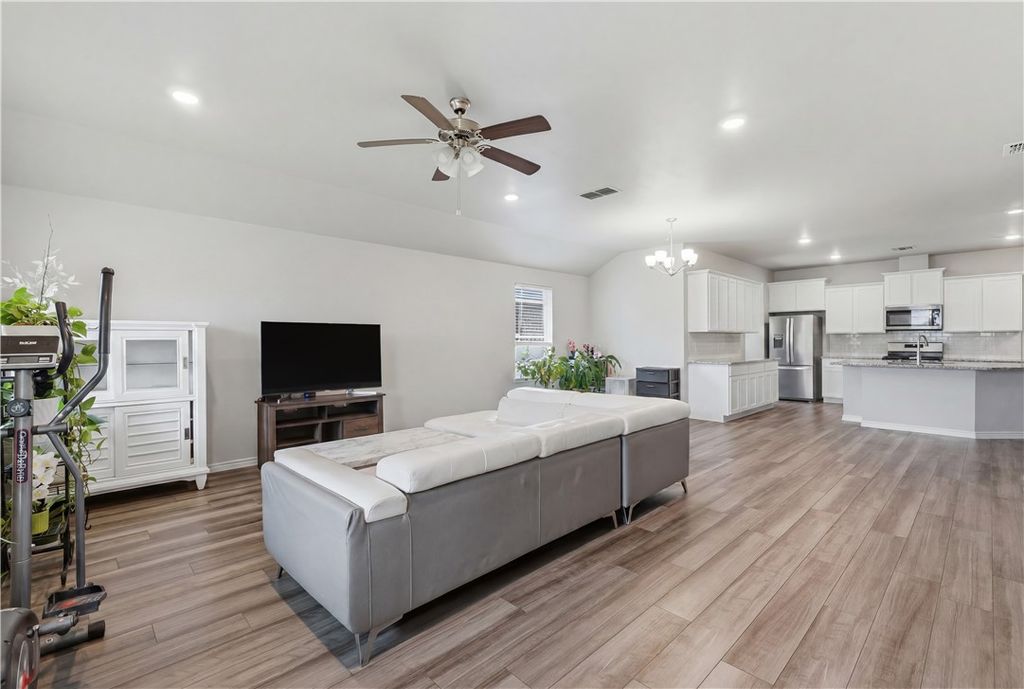 7321 Adler Dr, Corpus Christi, TX 78414 — photo 2