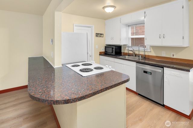 7311 Woodlawn Avenue NE, Seattle, WA 98115