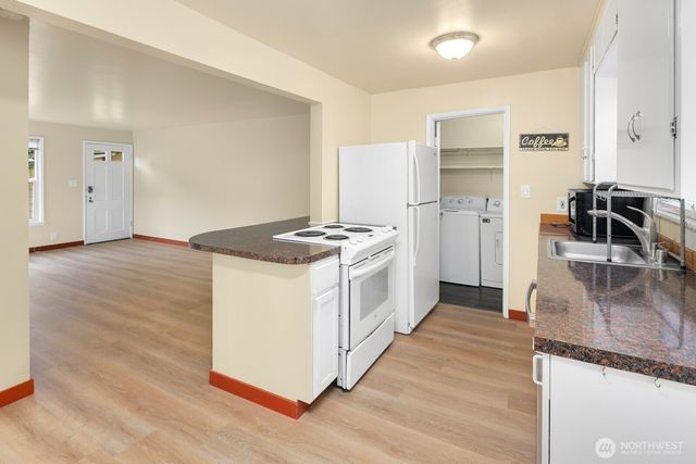 7311 Woodlawn Avenue NE, Seattle, WA 98115