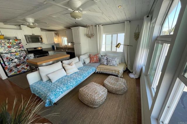 123 Jasper 38, Encinitas, CA 92024