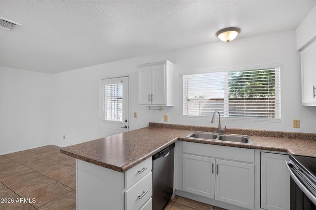 6320 W CAROL Avenue, Glendale, AZ 85302