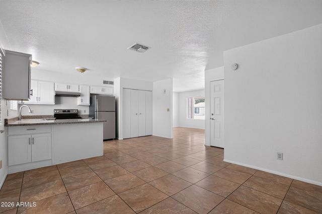 6320 W CAROL Avenue, Glendale, AZ 85302