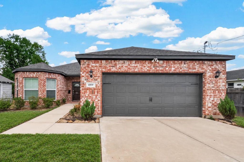 4509 Davenport Street, Houston, TX 77051