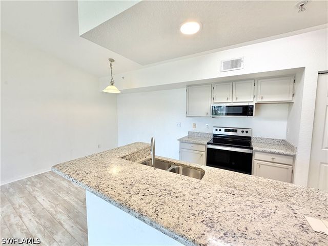 4680 Saint Croix LN 535, Naples, FL 34109