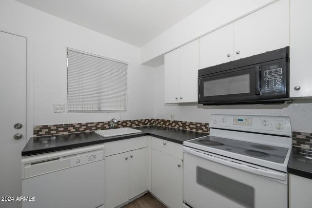 2049 W HAYWARD Avenue 15, Phoenix, AZ 85021