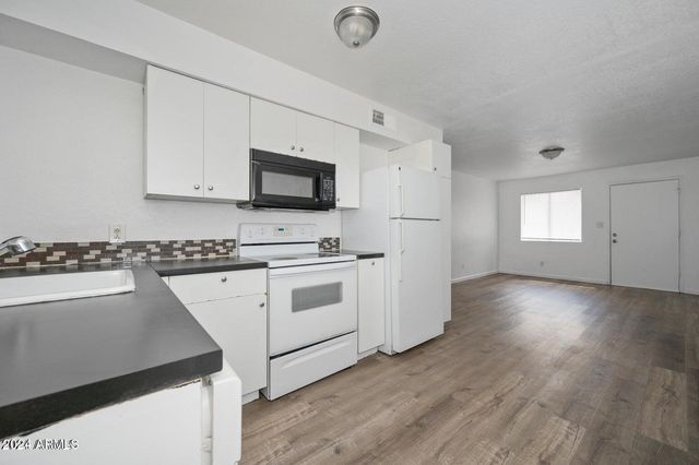 2049 W HAYWARD Avenue 15, Phoenix, AZ 85021