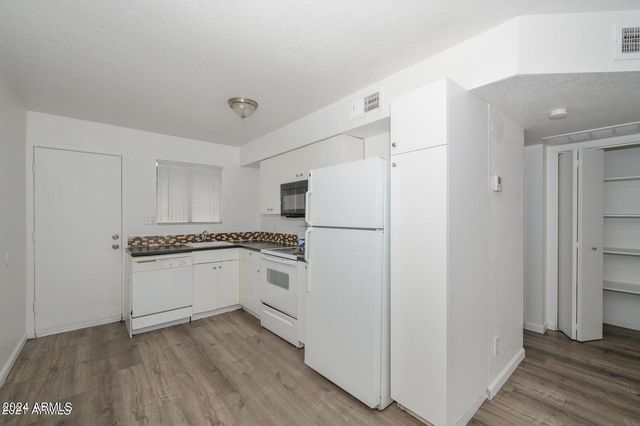 2049 W HAYWARD Avenue 15, Phoenix, AZ 85021