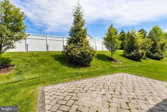 102 HARLOW POINT CT, Landenberg, PA 19350