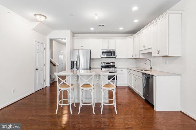 102 HARLOW POINT CT, Landenberg, PA 19350