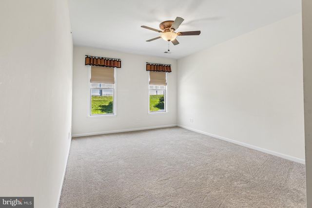 102 HARLOW POINT CT, Landenberg, PA 19350
