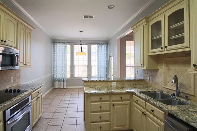 5707 Nicholson Dr, Tyler, TX 75707