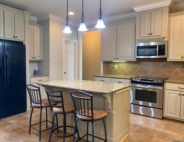 477 Lakeshore Dr, Oscar, LA 70762