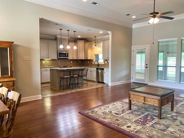 477 Lakeshore Dr, Oscar, LA 70762