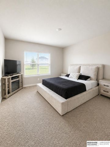 6430 Harvest Drive, Papillion, NE 68157