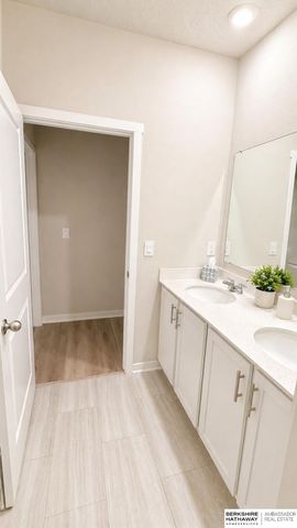 6430 Harvest Drive, Papillion, NE 68157