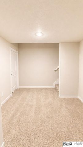 6430 Harvest Drive, Papillion, NE 68157