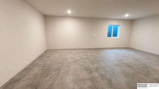 6430 Harvest Drive, Papillion, NE 68157