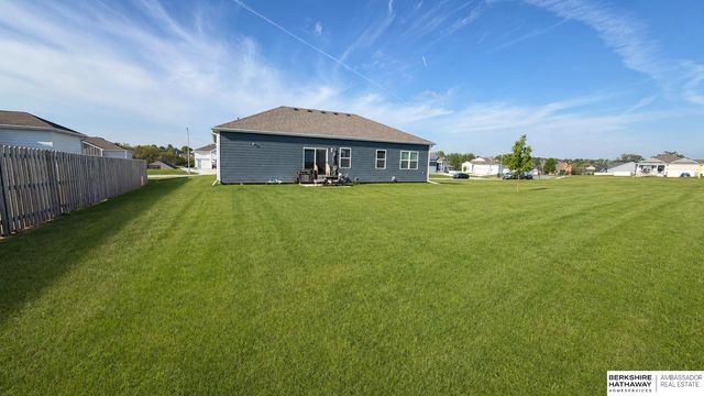 6430 Harvest Drive, Papillion, NE 68157