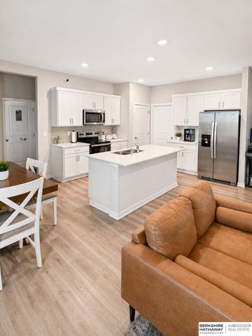 6430 Harvest Drive, Papillion, NE 68157
