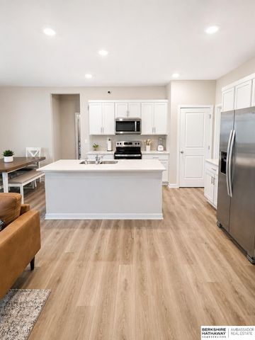 6430 Harvest Drive, Papillion, NE 68157