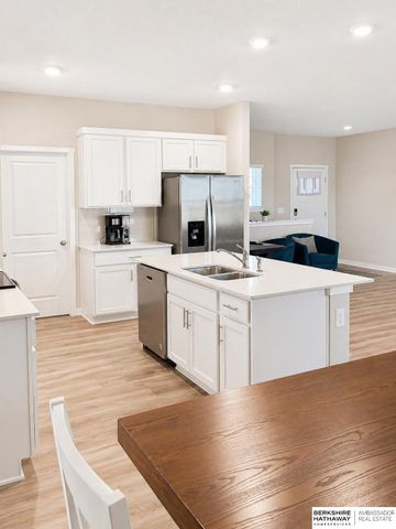 6430 Harvest Drive, Papillion, NE 68157