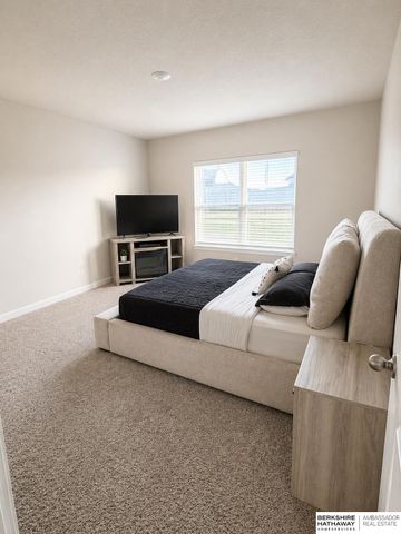 6430 Harvest Drive, Papillion, NE 68157