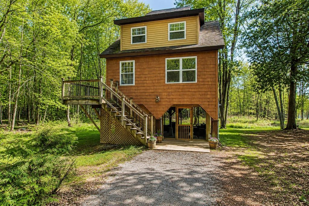 11 Hojaboom Road, St. Albans Town, VT 05478