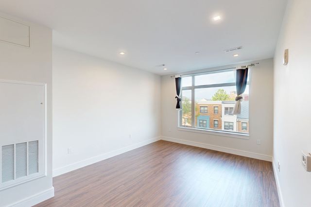 99 Sumner St 305, Boston, MA 02128