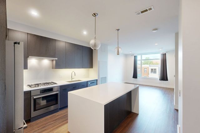 99 Sumner St 305, Boston, MA 02128