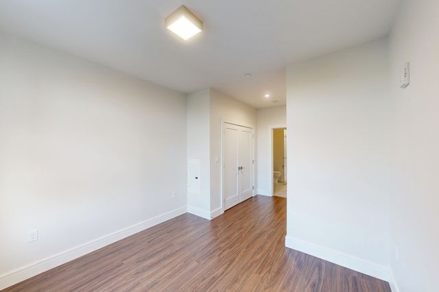 99 Sumner St 305, Boston, MA 02128