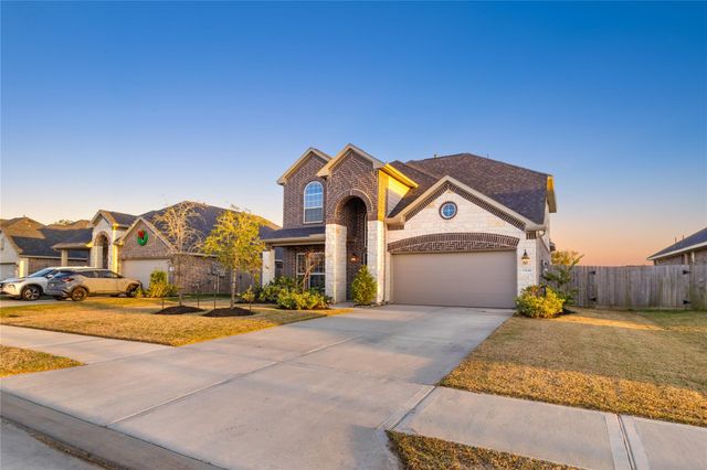 12114 Champions Forest Drive, Mont Belvieu, TX 77535