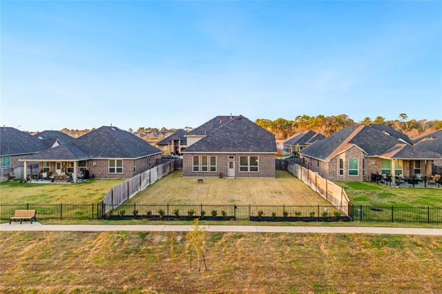 12114 Champions Forest Drive, Mont Belvieu, TX 77535