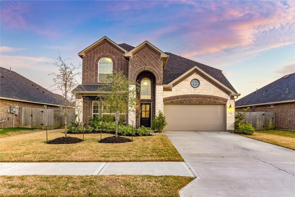 12114 Champions Forest Drive, Mont Belvieu, TX 77535