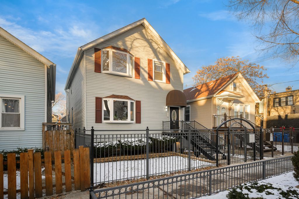 2516 W Lyndale Street, Chicago, IL 60647