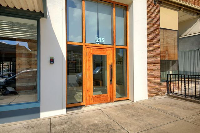 215 N Main ST, Taylor, TX 76574