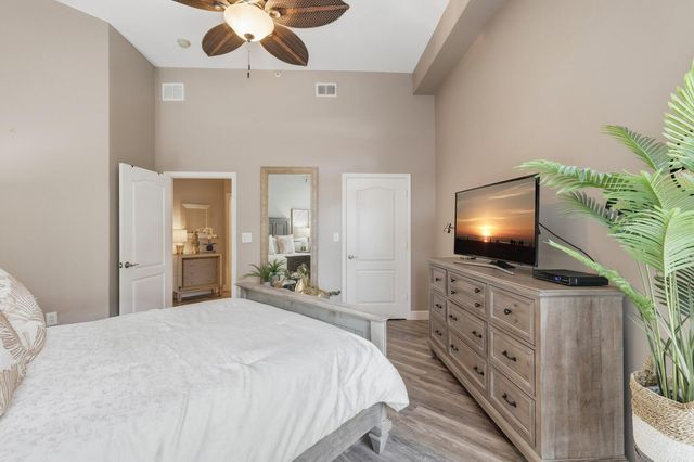 808 3RD AVENUE W 111, Bradenton, FL 34205