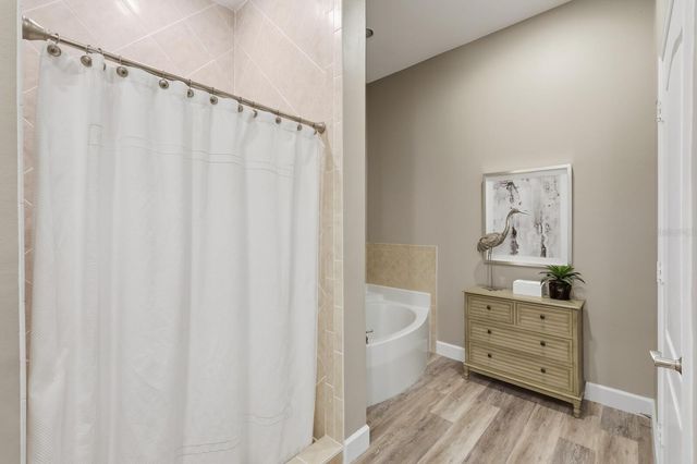 808 3RD AVENUE W 111, Bradenton, FL 34205